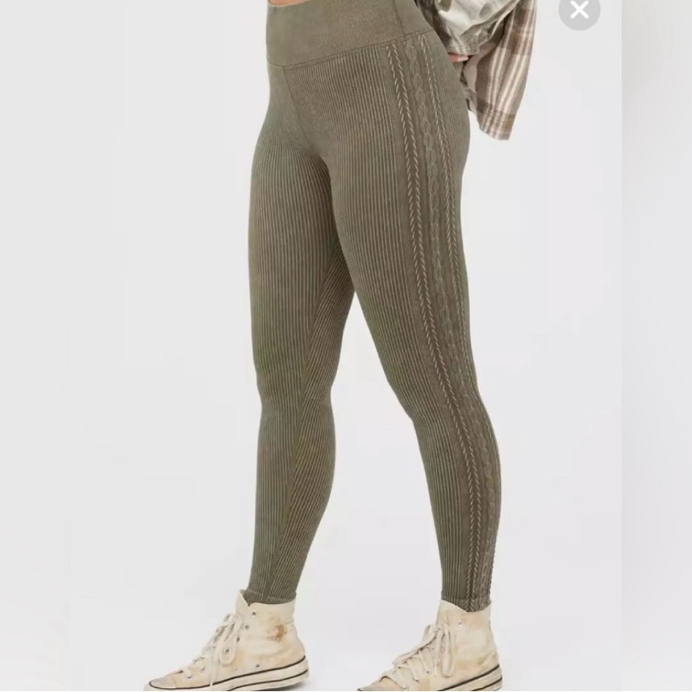 NWOT Offline American Eagle Cable leggings olive green
